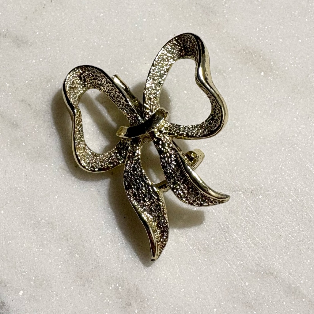 Gerry's Gold Tone Textured Ribbon Bow Brooch Gerry's Ribbon Pin Stamped
